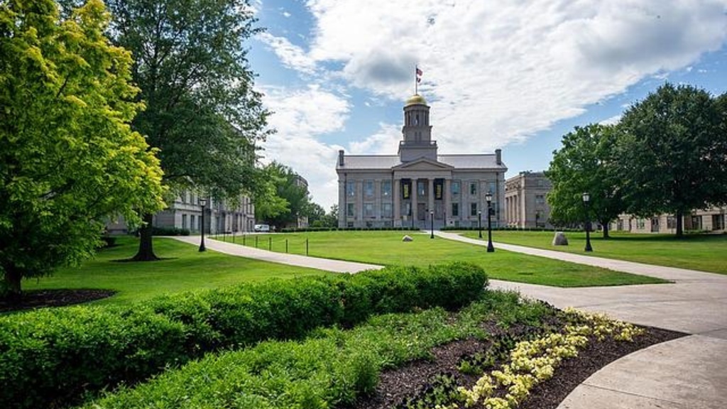 summer image of Old Capitol